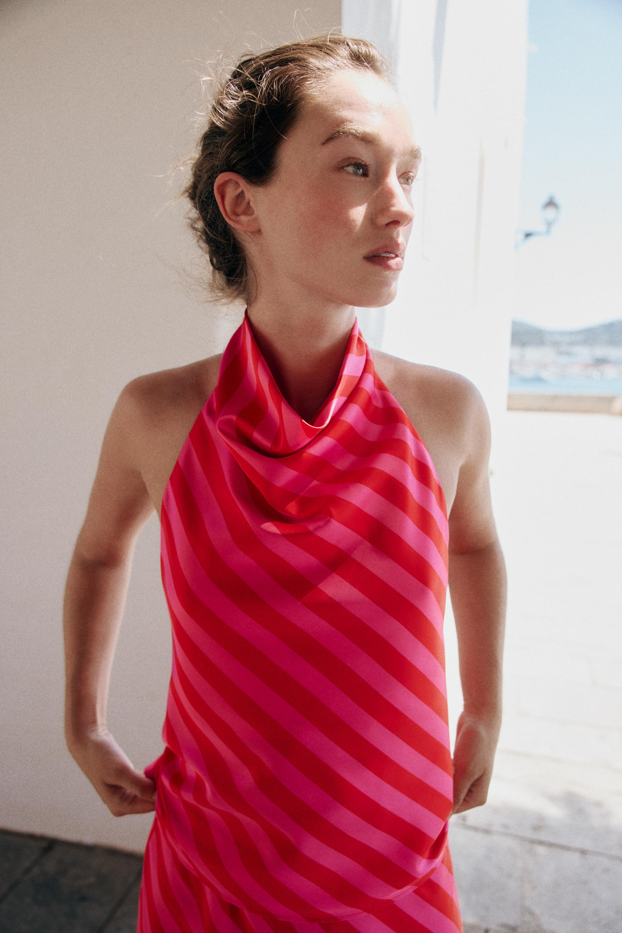 TOP HALTER SATINÉ À RAYURES